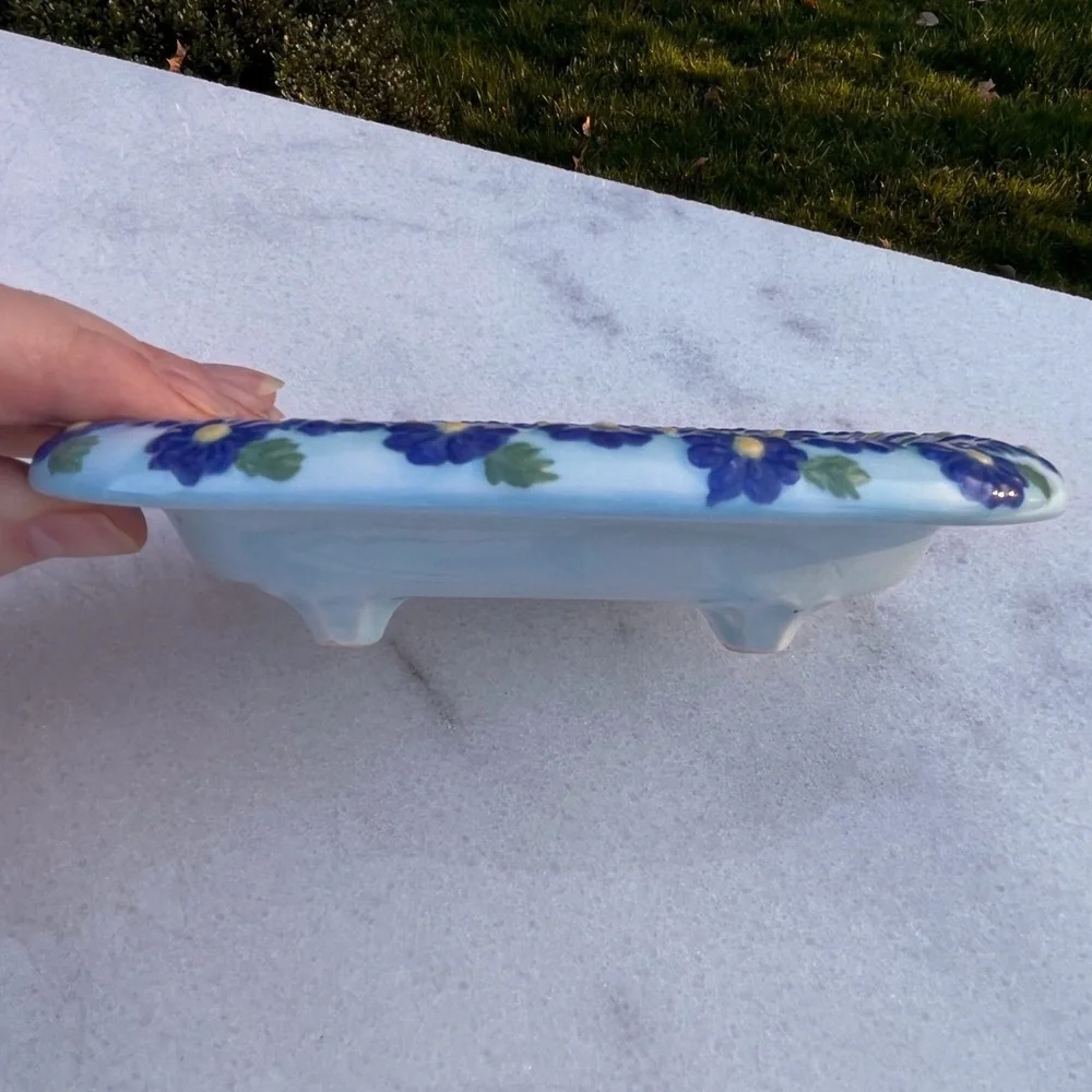 Vintage embossing blue floral soap dish